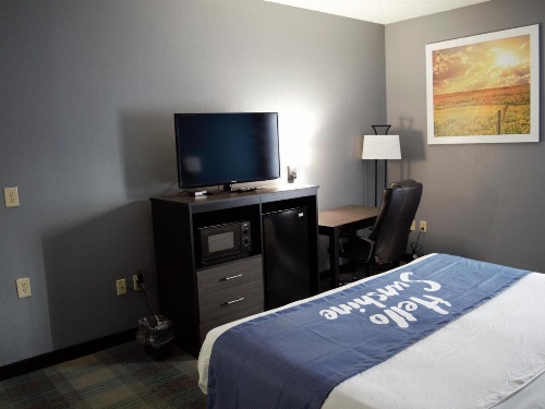 Days Inn by Wyndham Montgomery image 15