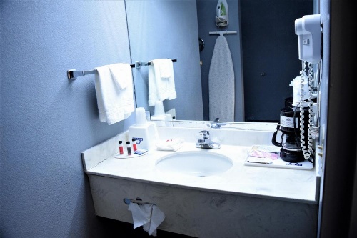 Days Inn by Wyndham Montgomery image 27