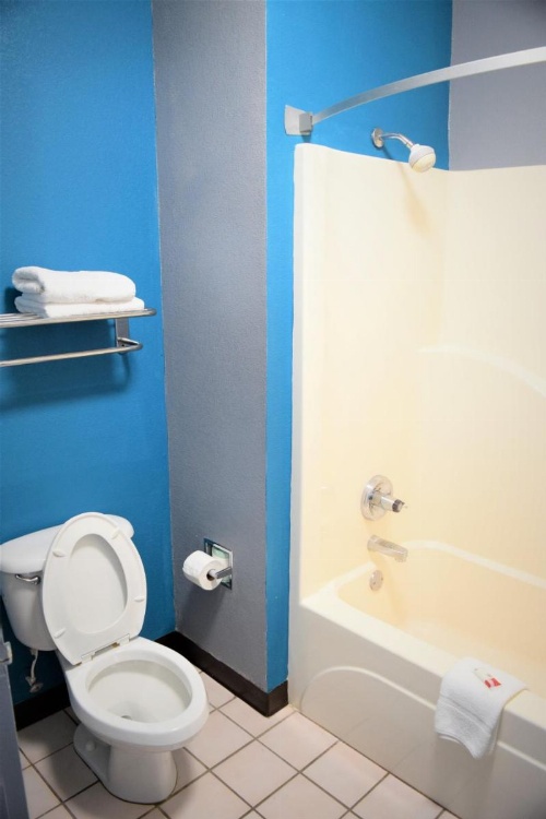 Days Inn by Wyndham Montgomery image 30