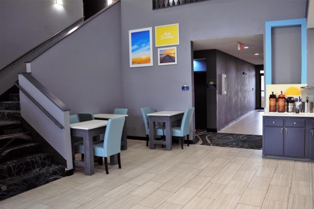 Days Inn by Wyndham Montgomery Image 6