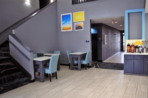 Days Inn by Wyndham Montgomery image 6